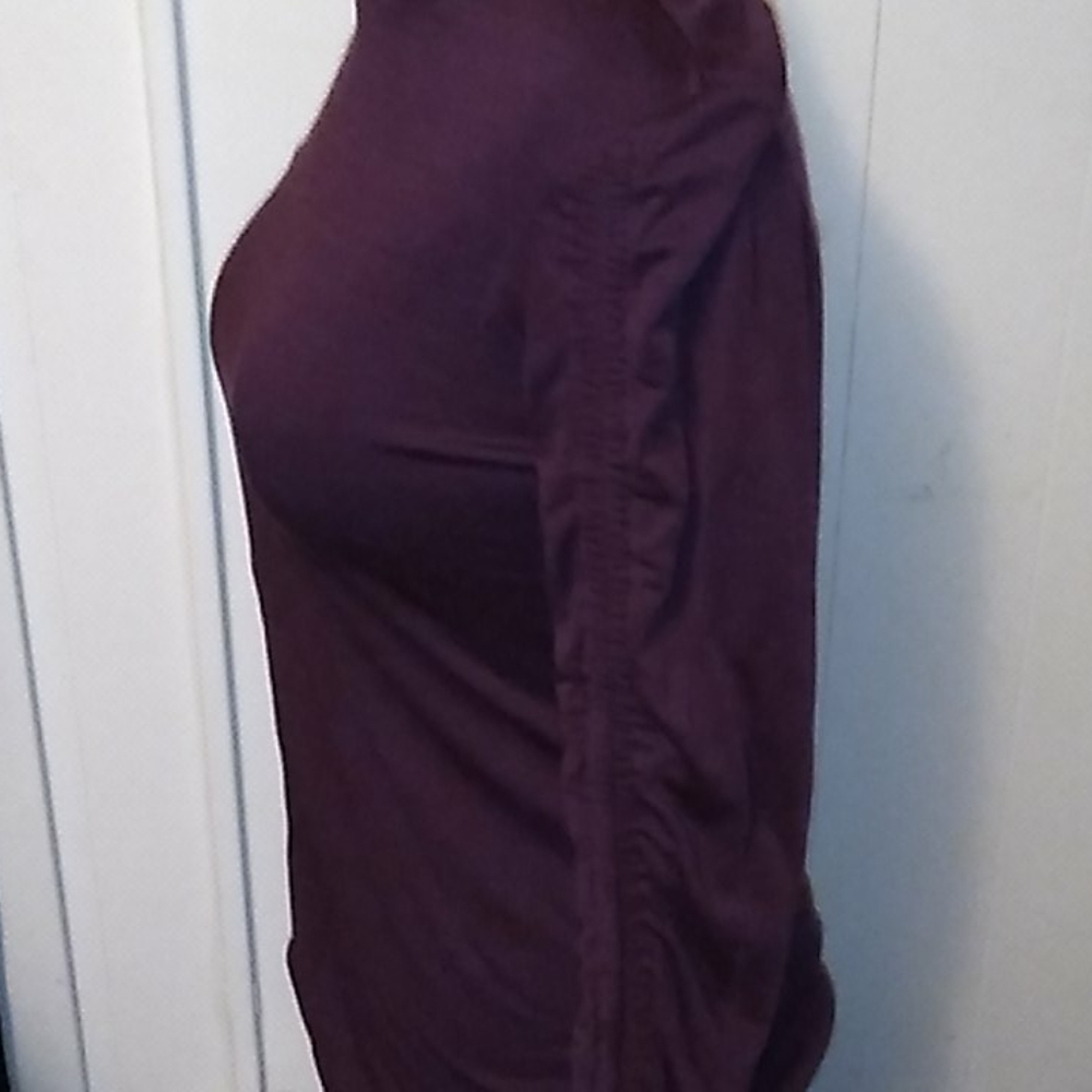 Burgundy Kensie turtleneck top w/ bell sleeves - Picture 2 of 4